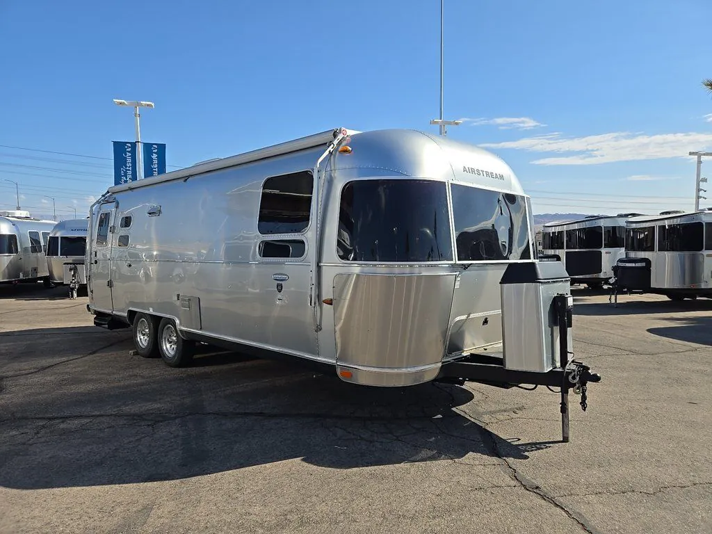 2011 Airstream International 27FB - Photo 2