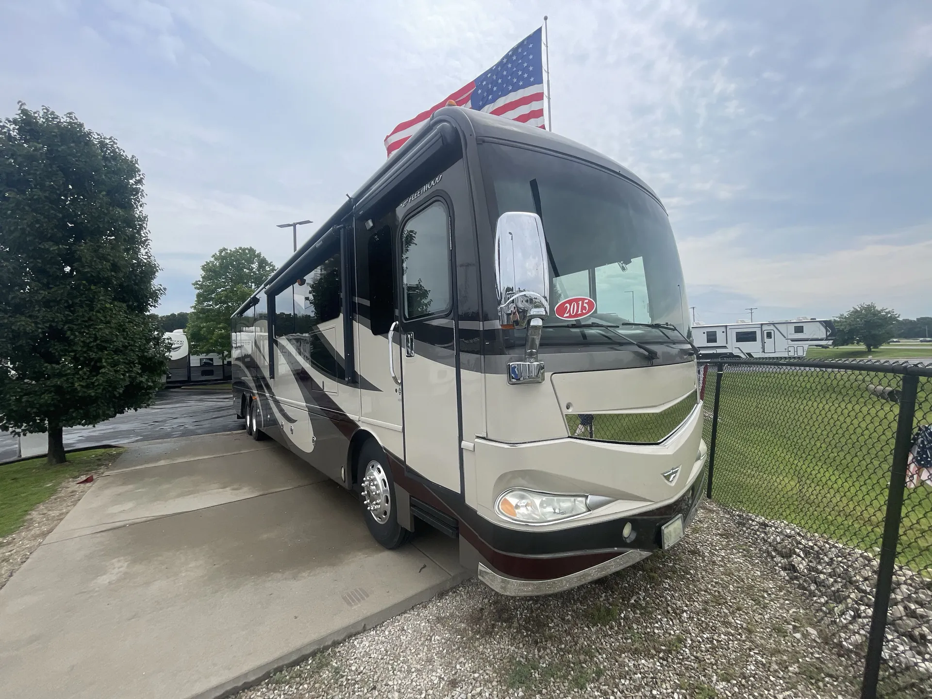 2015 Fleetwood Providence 42M - Photo 2