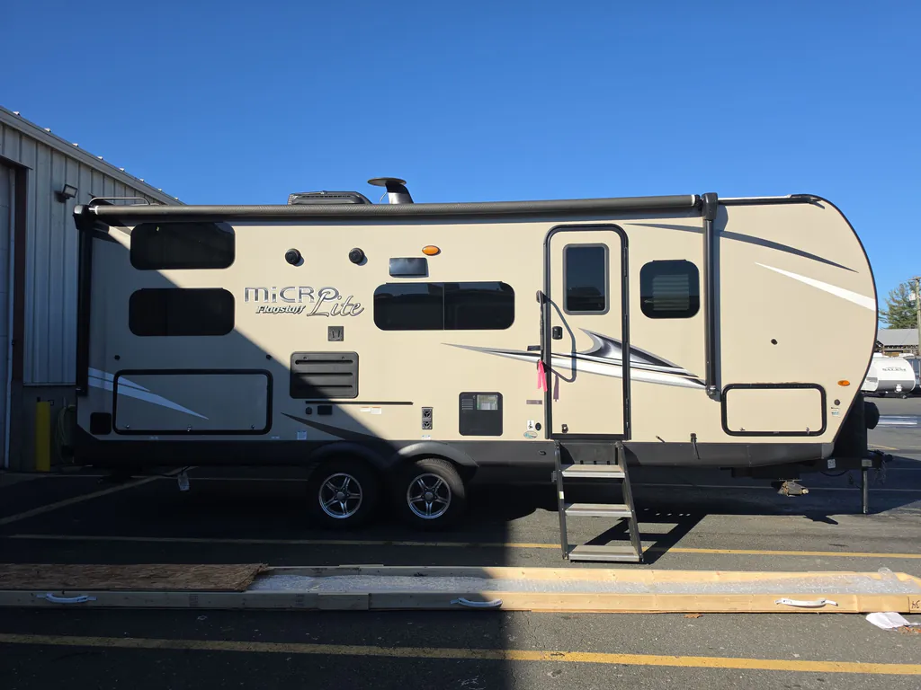 2021 Forest River Flagstaff Micro Lite 25BRDS, Photos photo 5