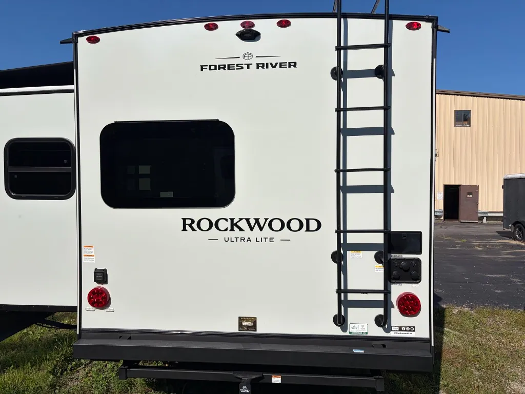 2027 Forest River Rockwood Ultra Lite 2608BS - Photo 4