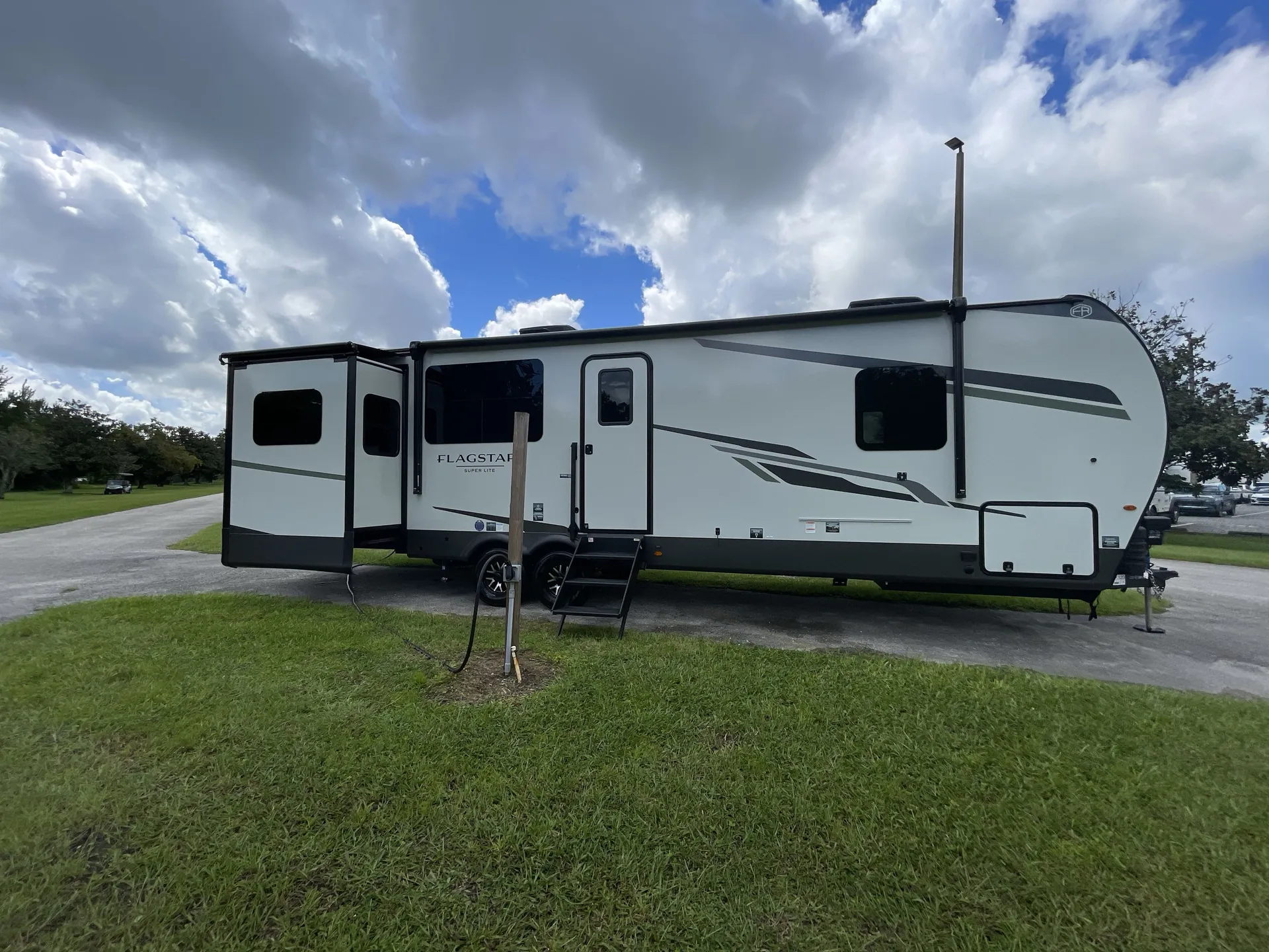 2027 Forest River Flagstaff Super Lite 29FBRL — campside