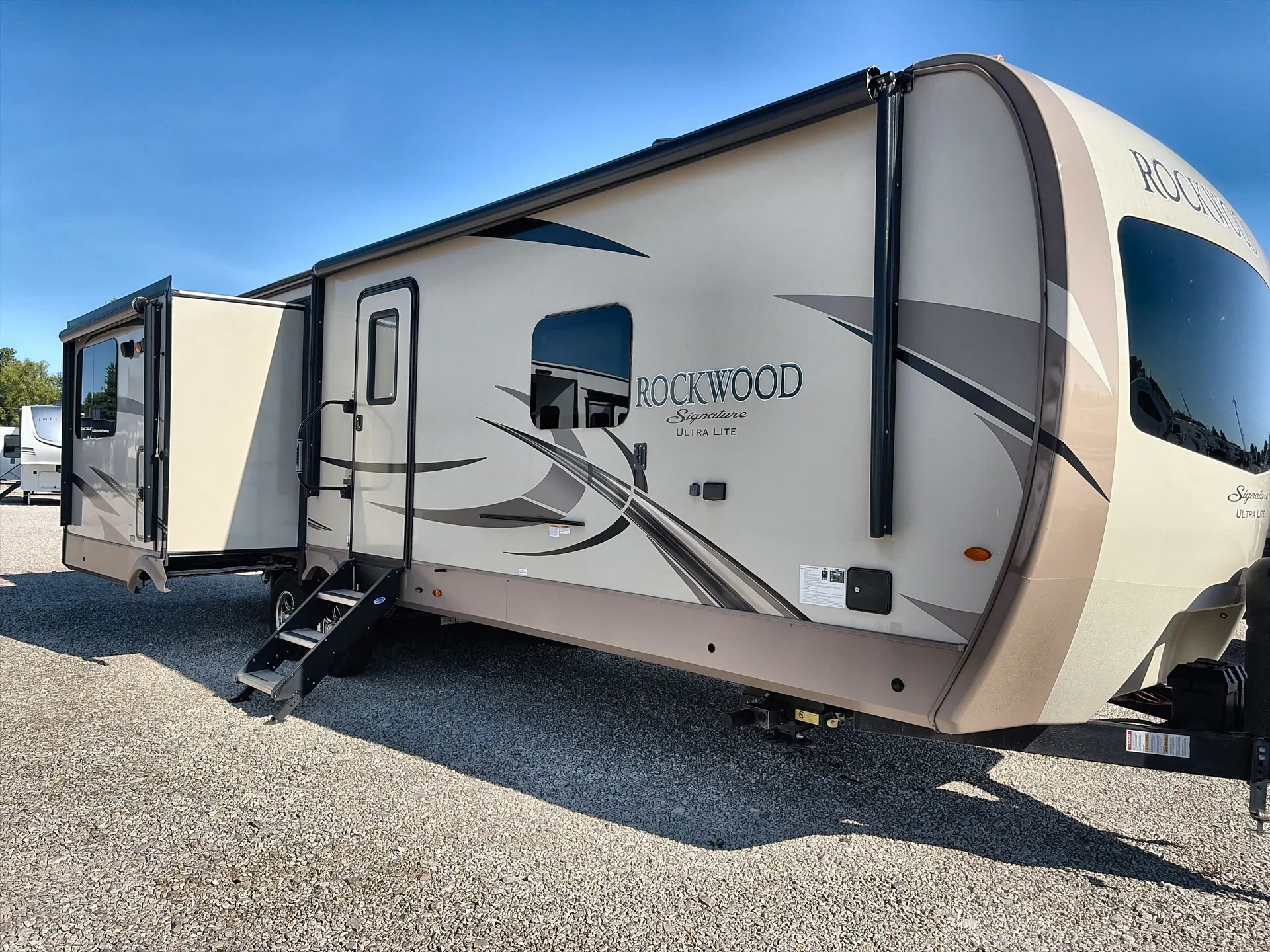 2018 Forest River Rockwood Signature Ultra Lite 8329SS - Photo 2