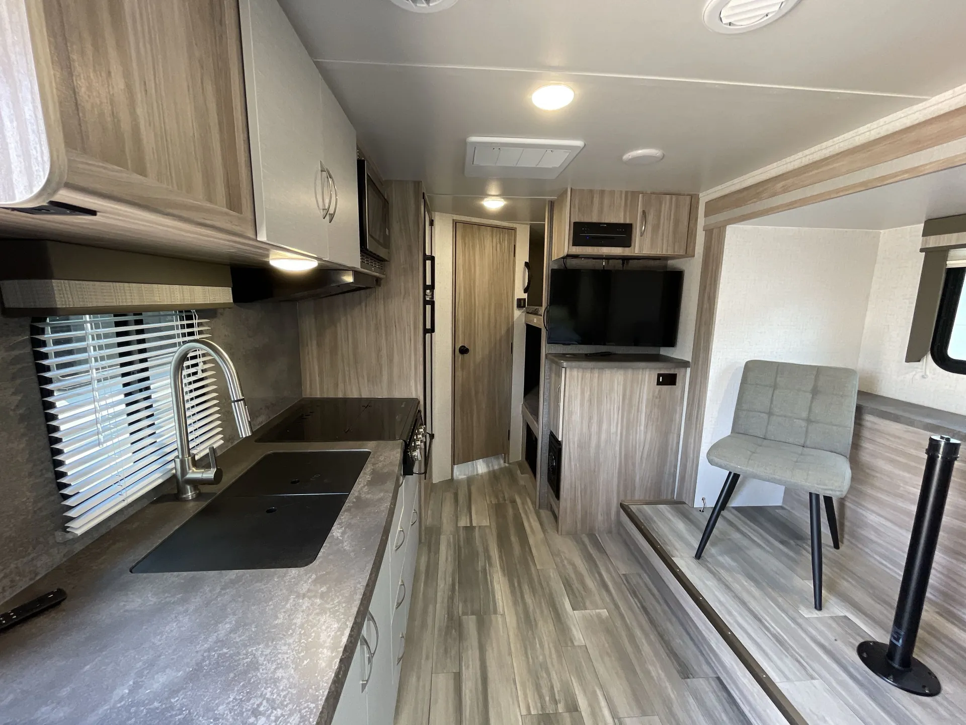2022 Winnebago Micro Minnie FLX 2306BHS — living area main