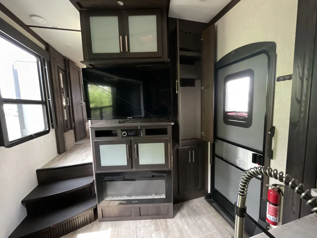 2018 Keystone Raptor 362, Photos photo 11