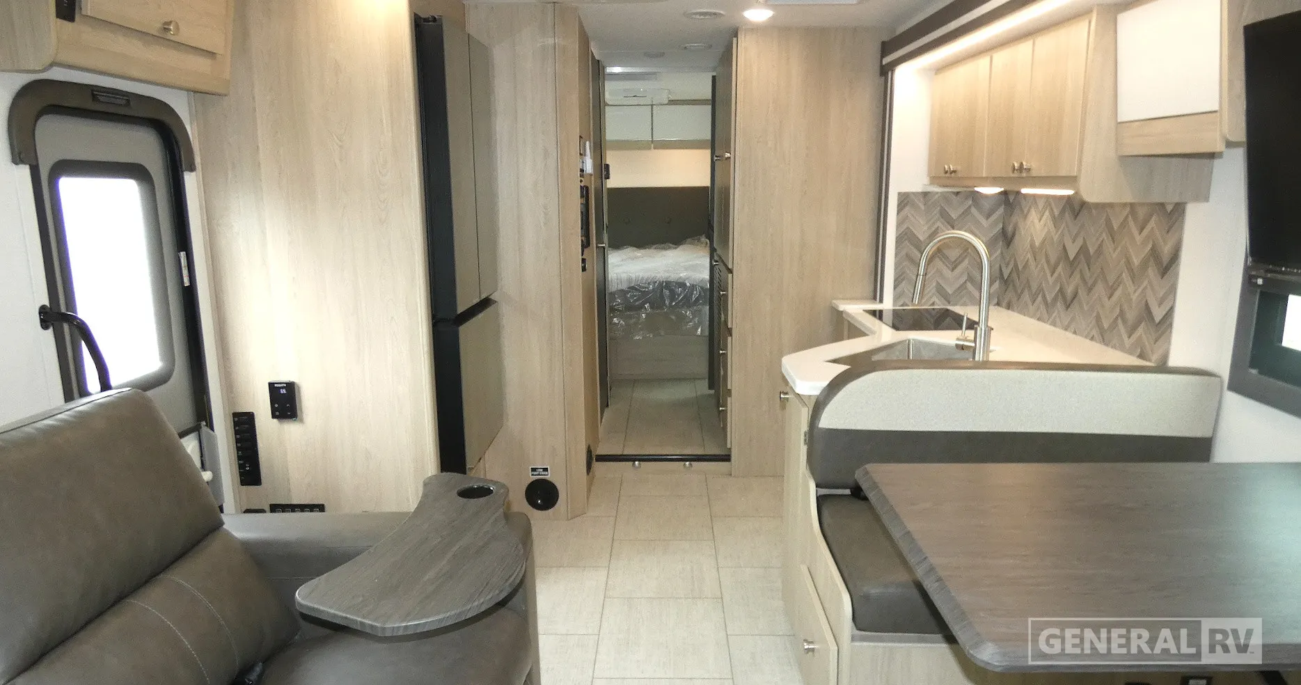 2026 Coachmen Entourage 320LV - Photo 3