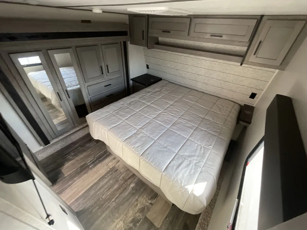 2021 Keystone Raptor 413, Photos photo 15
