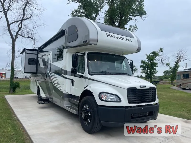 2024 Thor Motor Coach Pasadena 34XG - Photo 2