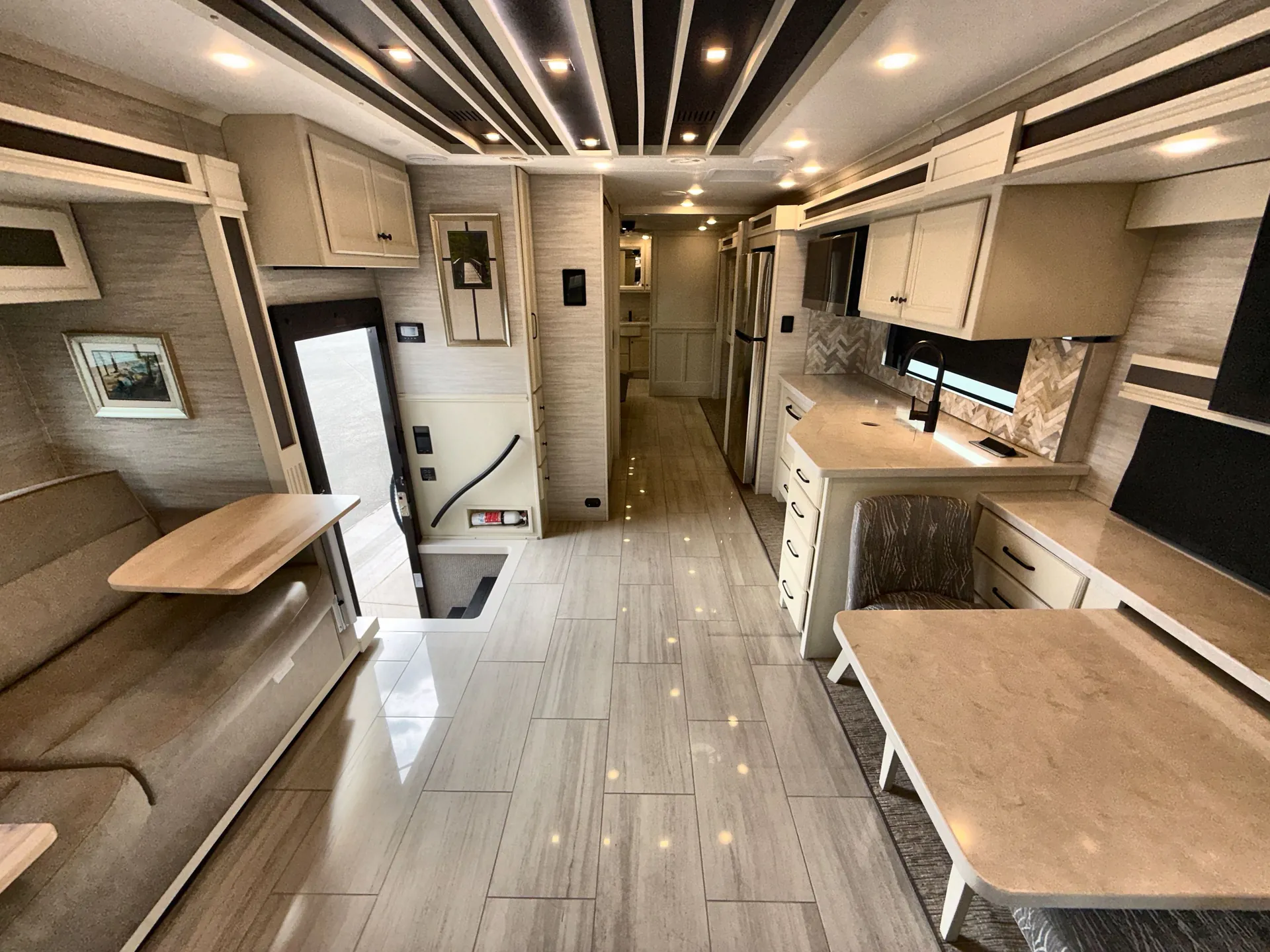 2026 Tiffin Allegro Bay 38 BB — living area main