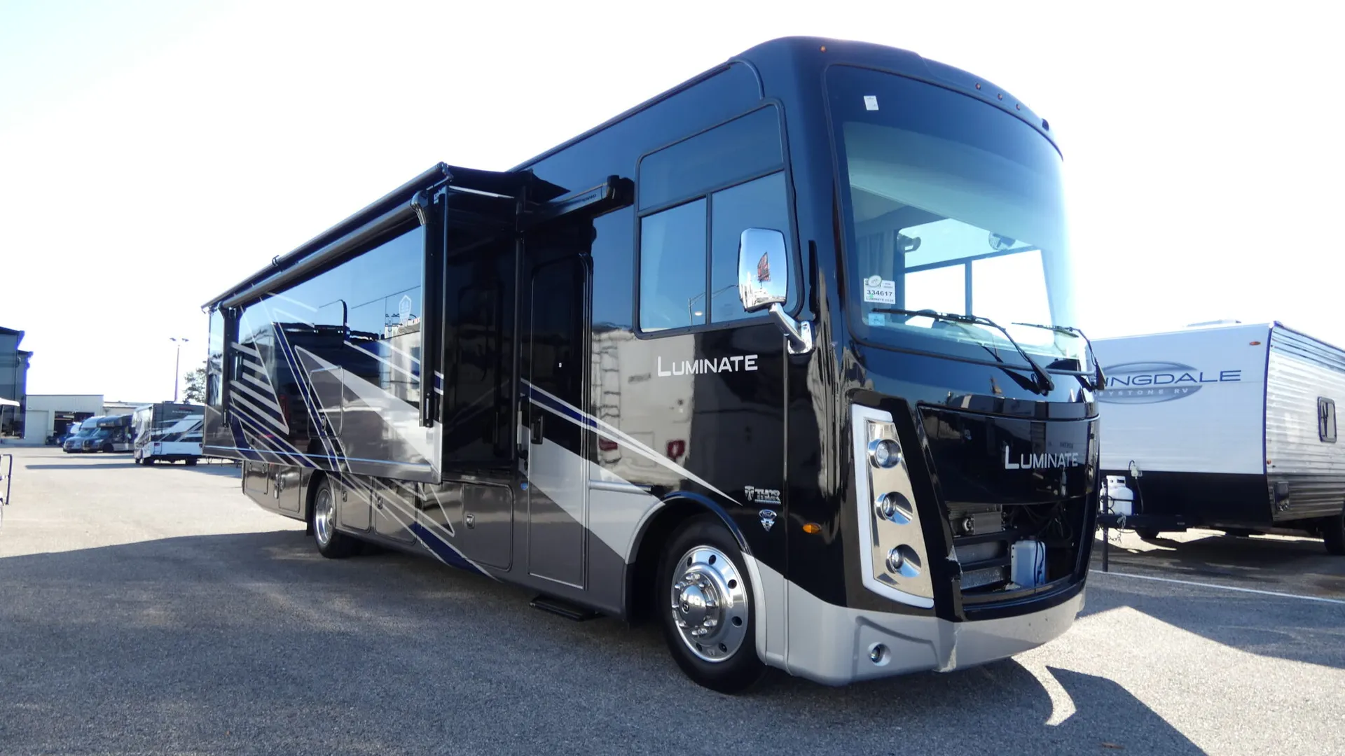 2026 Thor Motor Coach Luminate CC35 - Photo 2