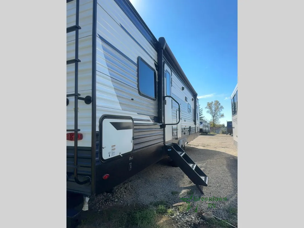 2025 Palomino Puma 337BH, Photos photo 12