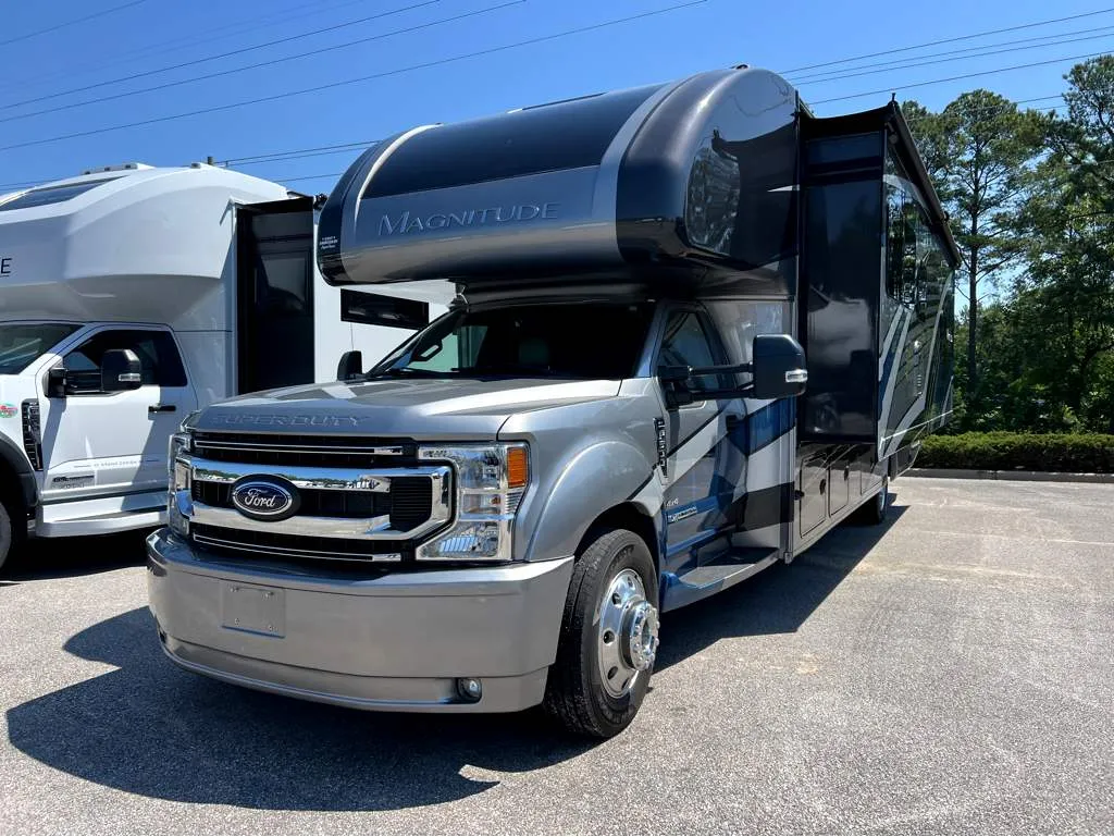 2022 Thor Motor Coach Magnitude BT36 - Photo 3