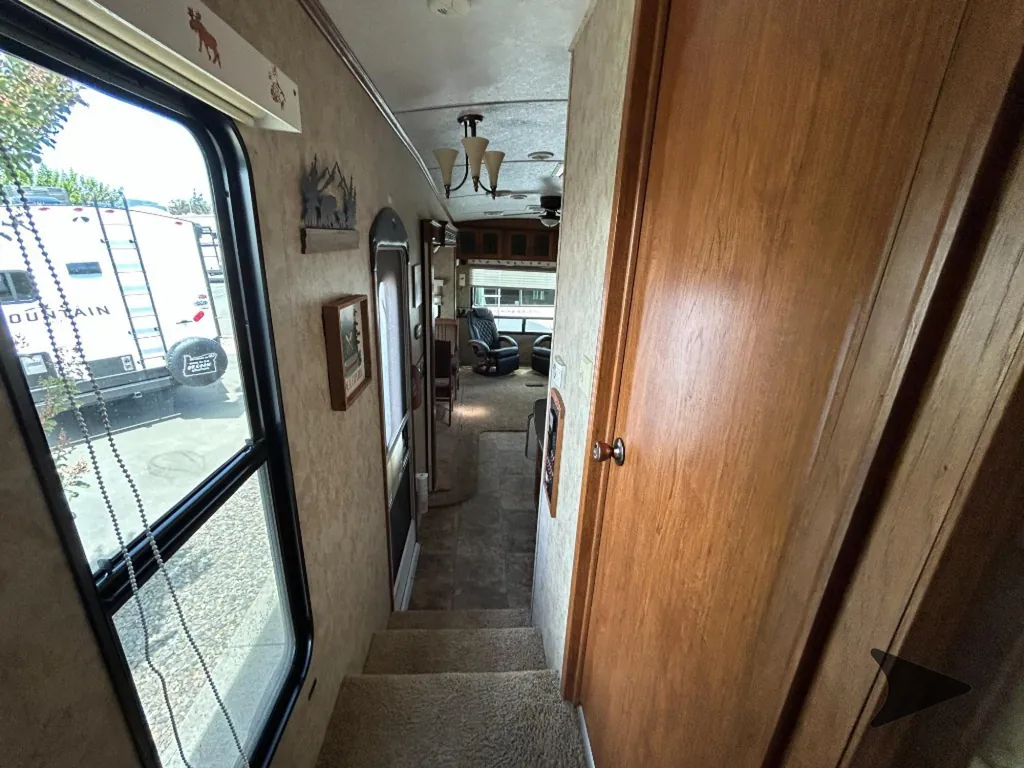 2012 Keystone Montana 3100RL, Photos photo 9