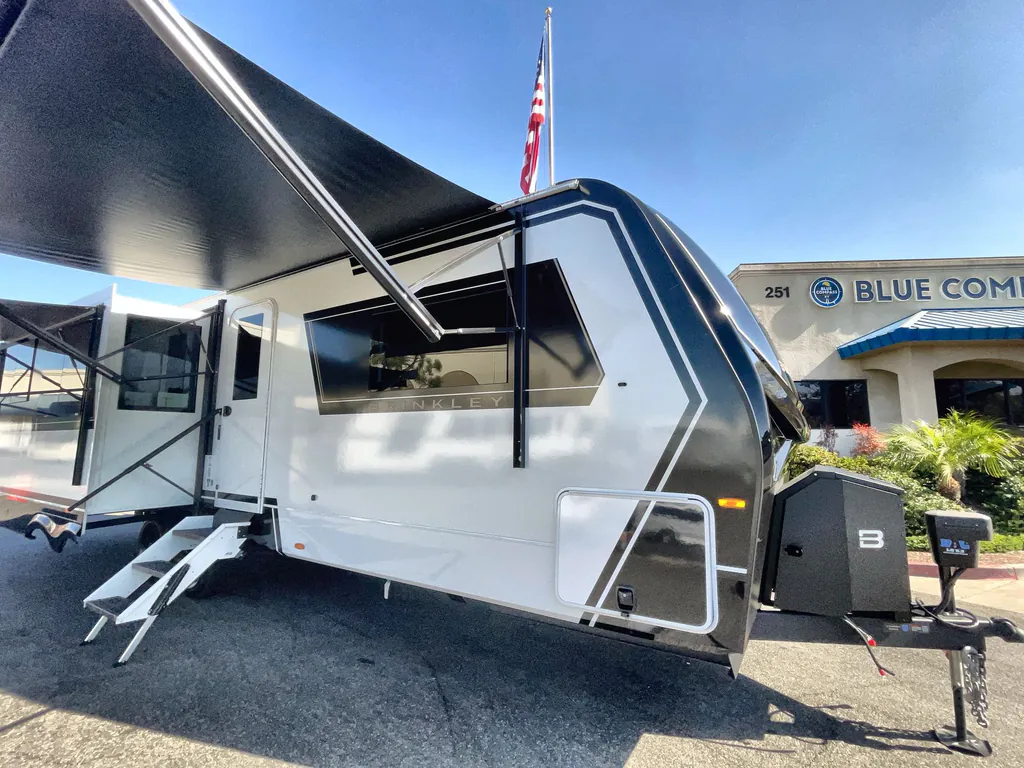 2026 Brinkley Model Z Air 297, Photos photo 2