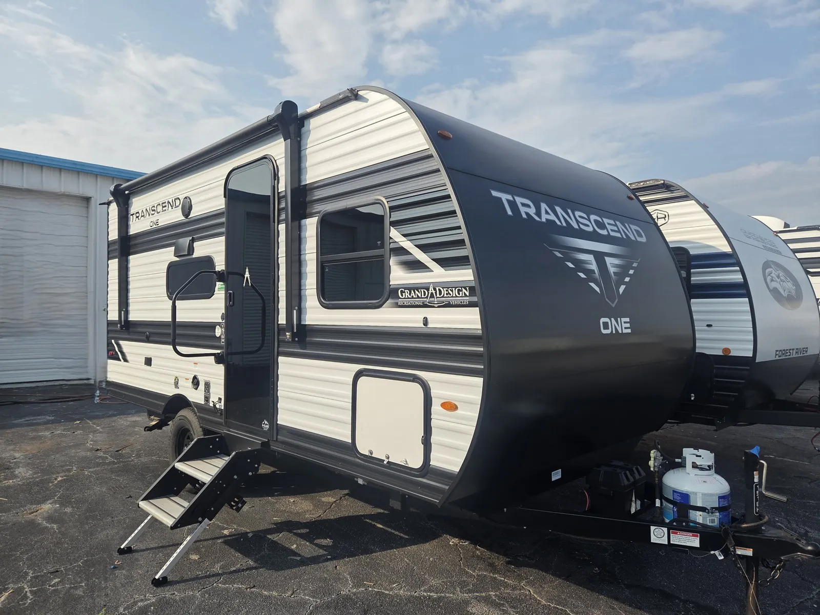 2025 Grand Design Transcend One 151BH - Photo 2