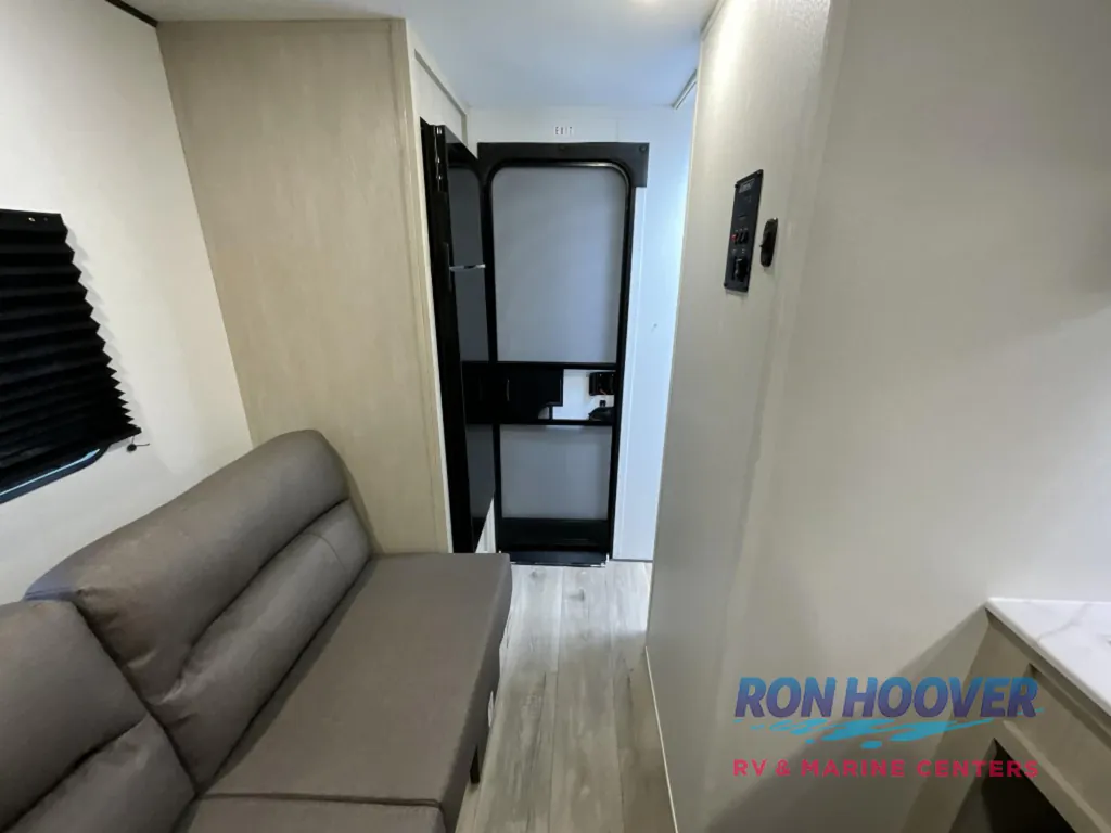 2026 Shasta Compact 17DB, Photos photo 16