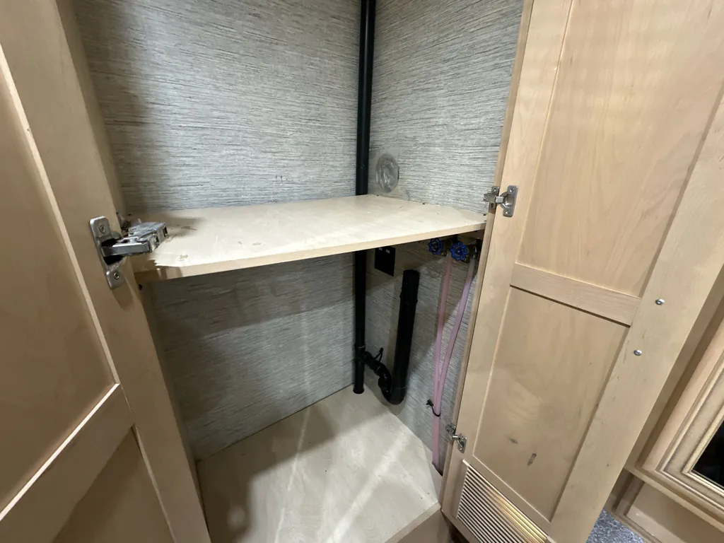 2017 Newmar Canyon Star 3923, Photos photo 15