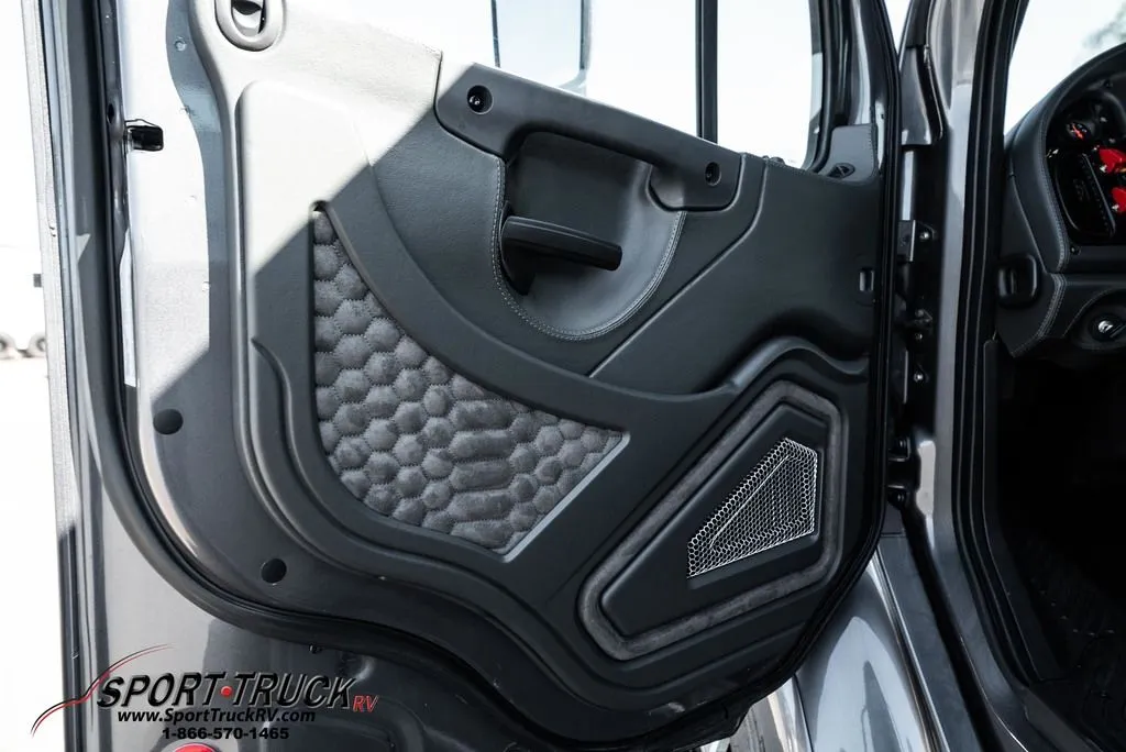 2019 Freightliner® Sedona Edition Freightliner® - Photo 4