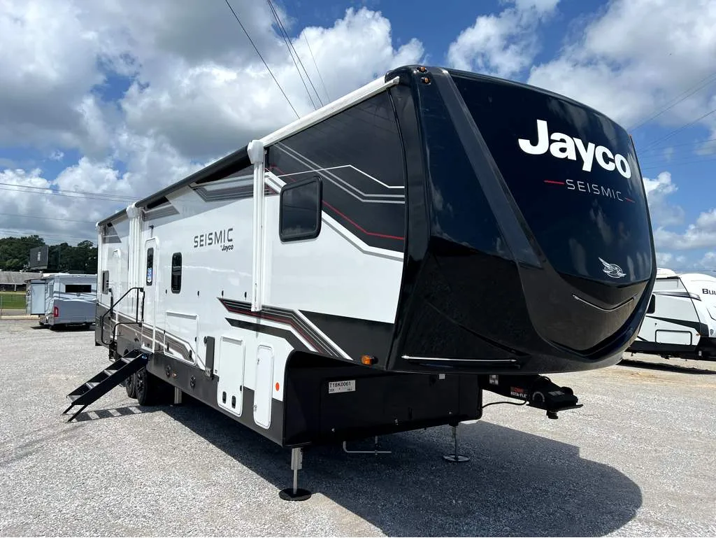 2026 Jayco Seismic 359 - Photo 2
