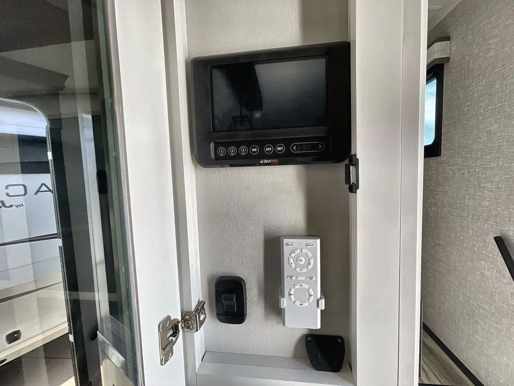 2025 Jayco Pinnacle 38KPTS - Photo 3