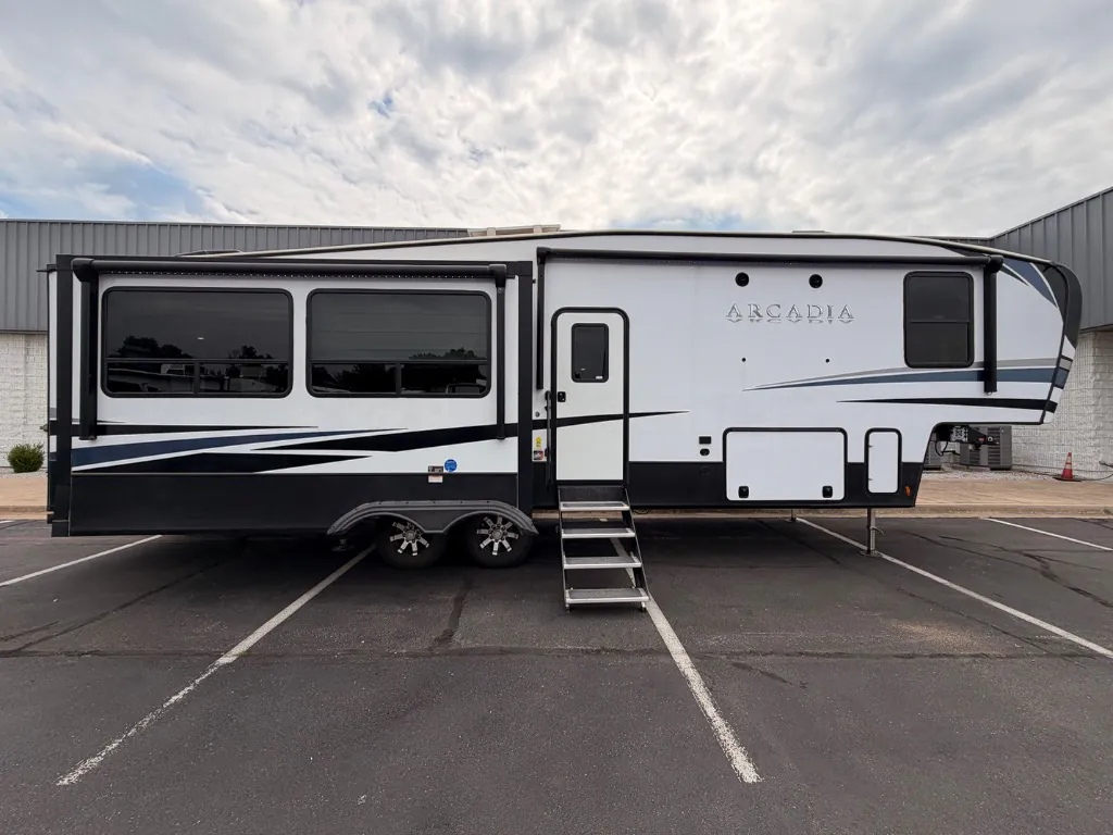 2023 Keystone Arcadia 3260RL - Photo 3