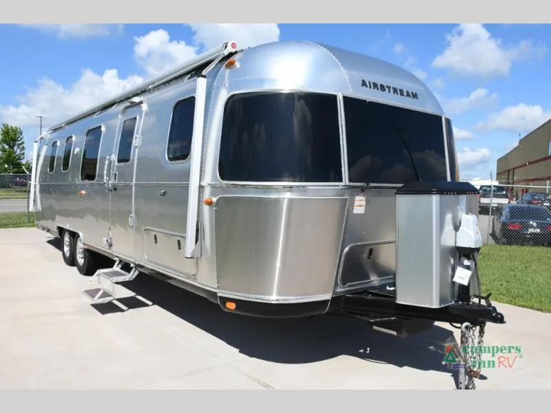 2019 Airstream Classic 33FB - Photo 2
