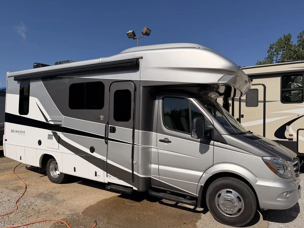 2019 Jayco Melbourne 24L - Photo 2