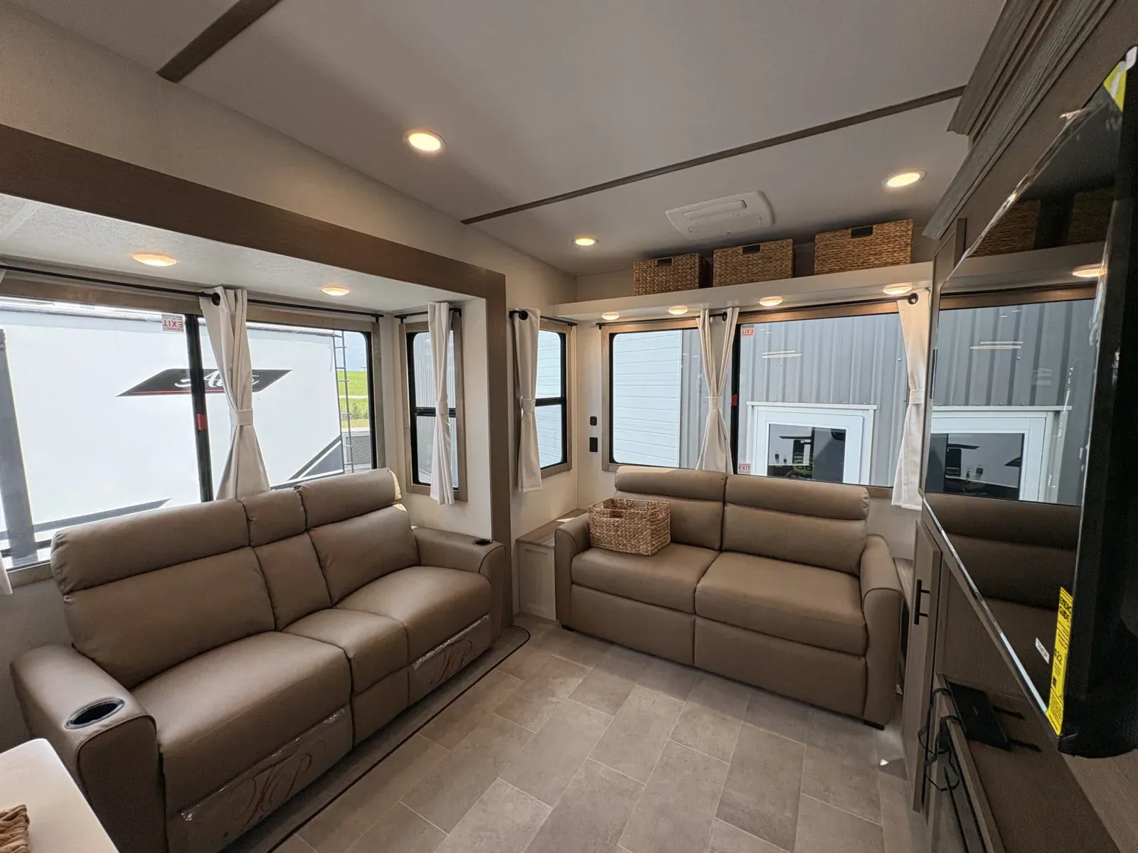 2027 Forest River Impression 318RL - Photo 4
