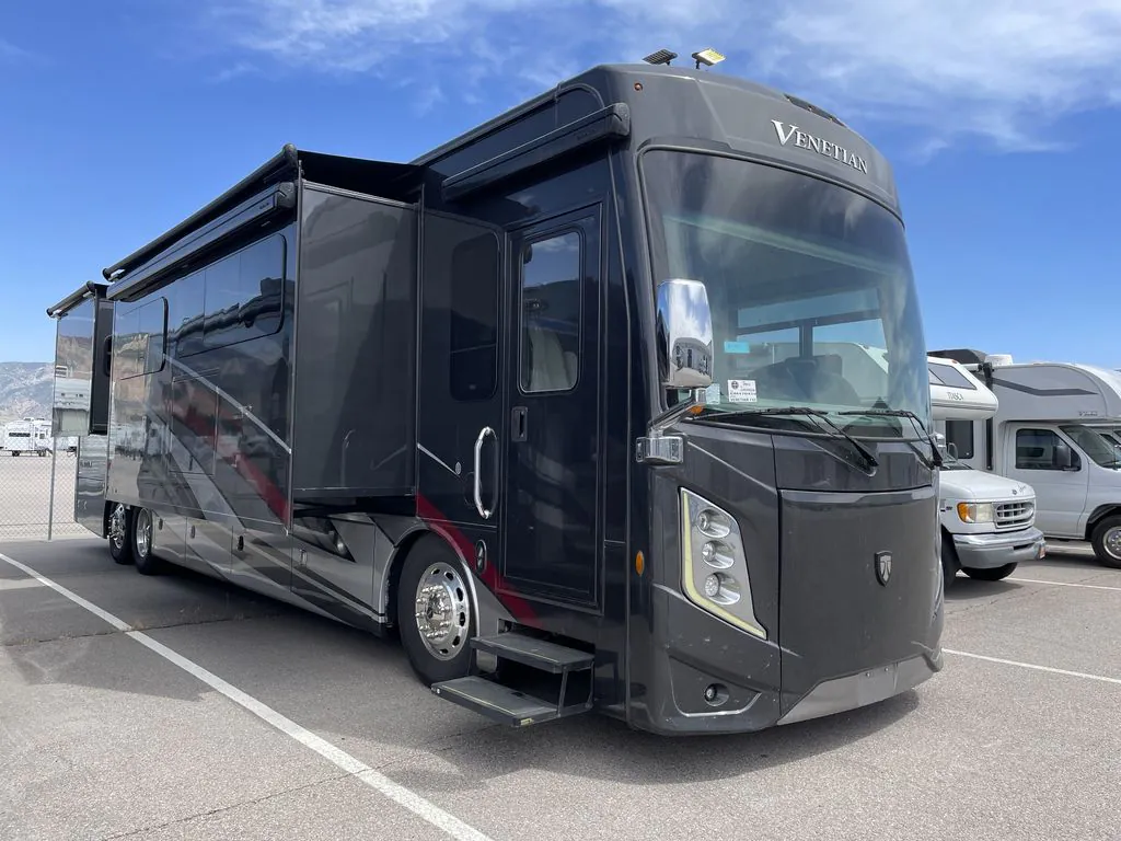2023 Thor Motor Coach Venetian F42 - Photo 2