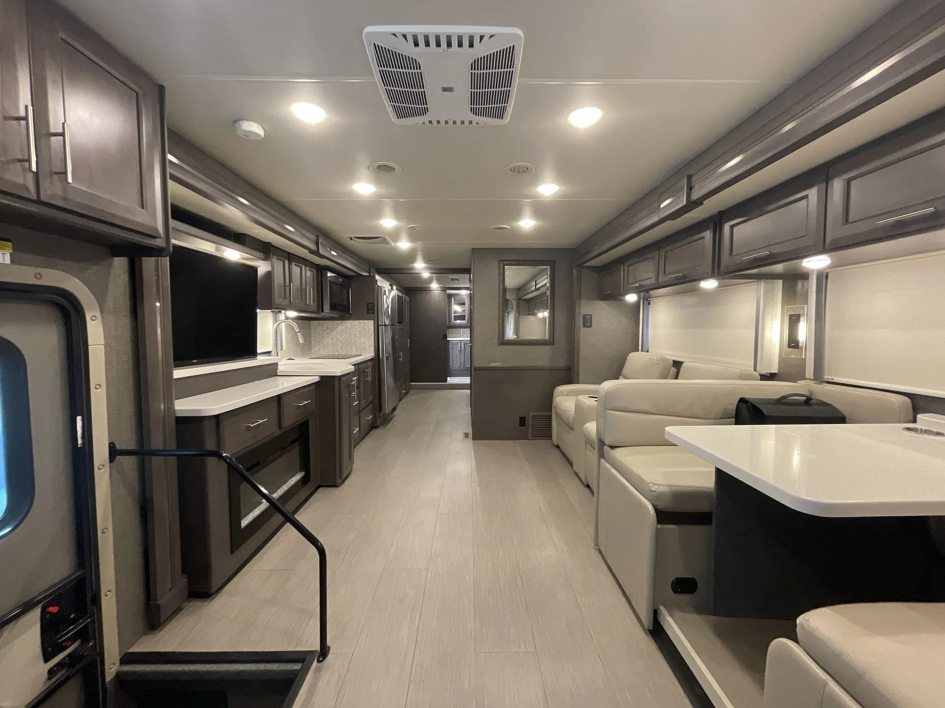 2022 Thor Motor Coach Palazzo 37.5 — living area main