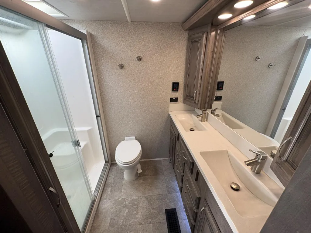 2020 Forest River Cedar Creek Champagne Edition 38EL, Photos photo 32