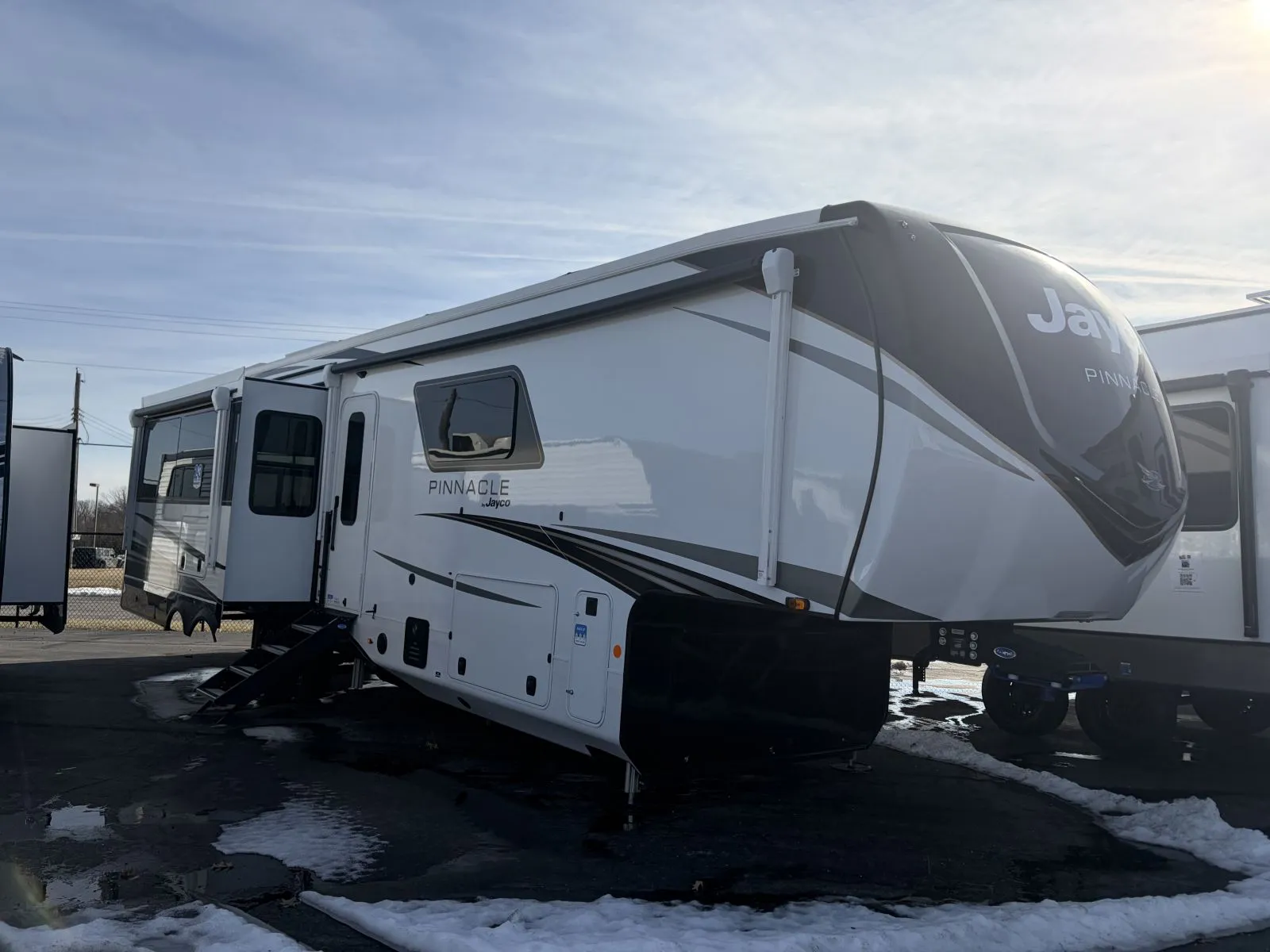 2026 Jayco Pinnacle 36FBTS - Photo 2