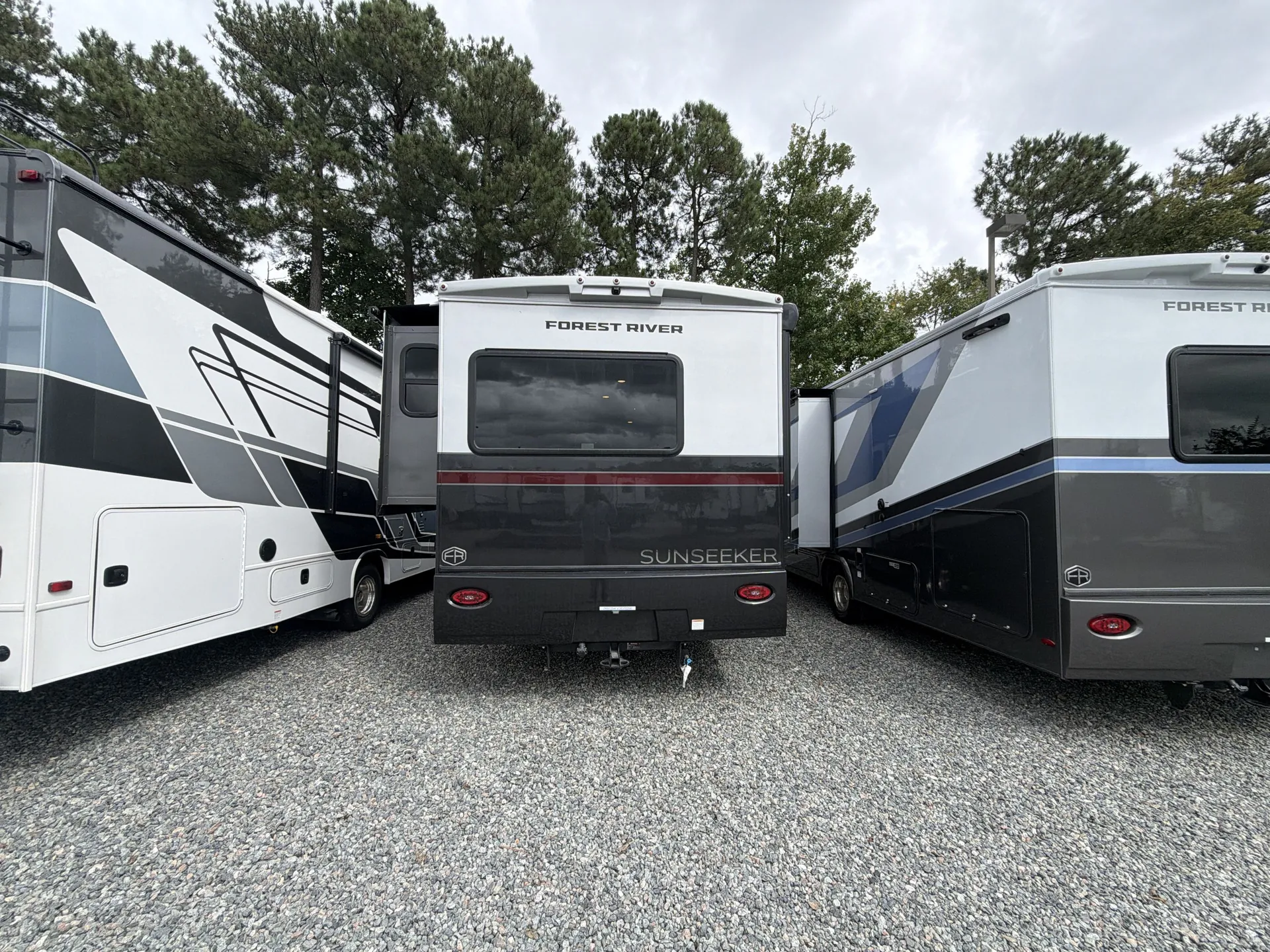 2027 Forest River Sunseeker 2860DS — backside