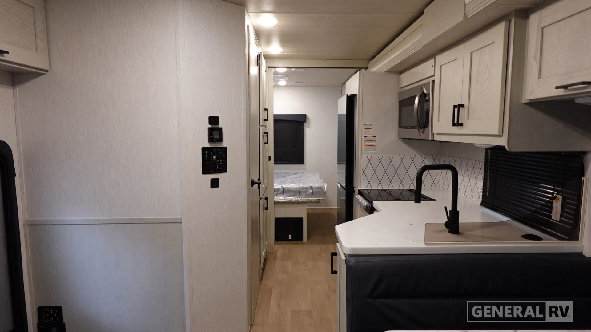 2027 NeXus RV Maximus 32MX - Photo 3