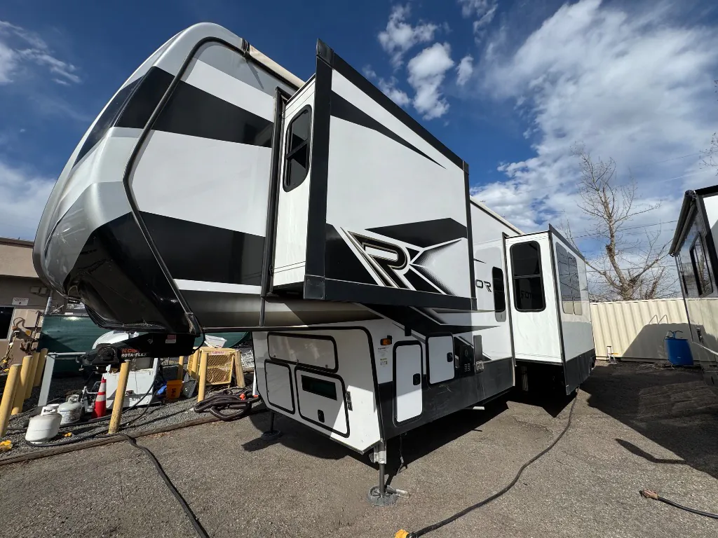 2023 Keystone Raptor 424 - Photo 3
