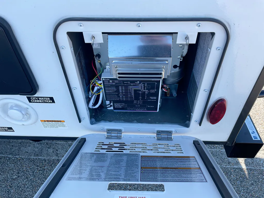 2027 Winnebago Micro Minnie 2108DS, Photos photo 19