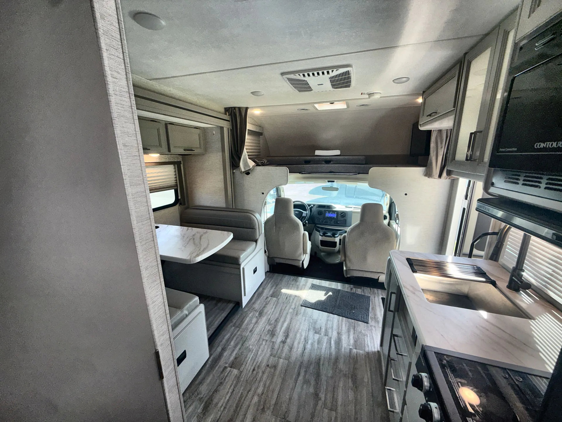 2025 Thor Motor Coach Four Winds 25Z — living area main