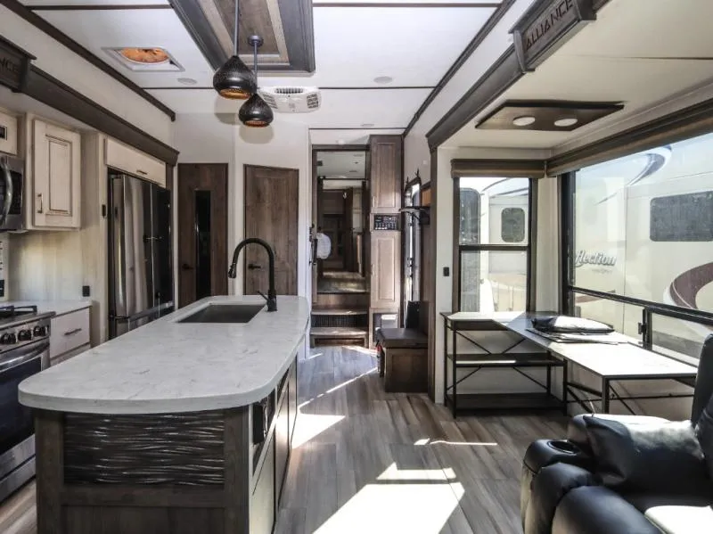 2022 Alliance RV Paradigm 370FB - Photo 4