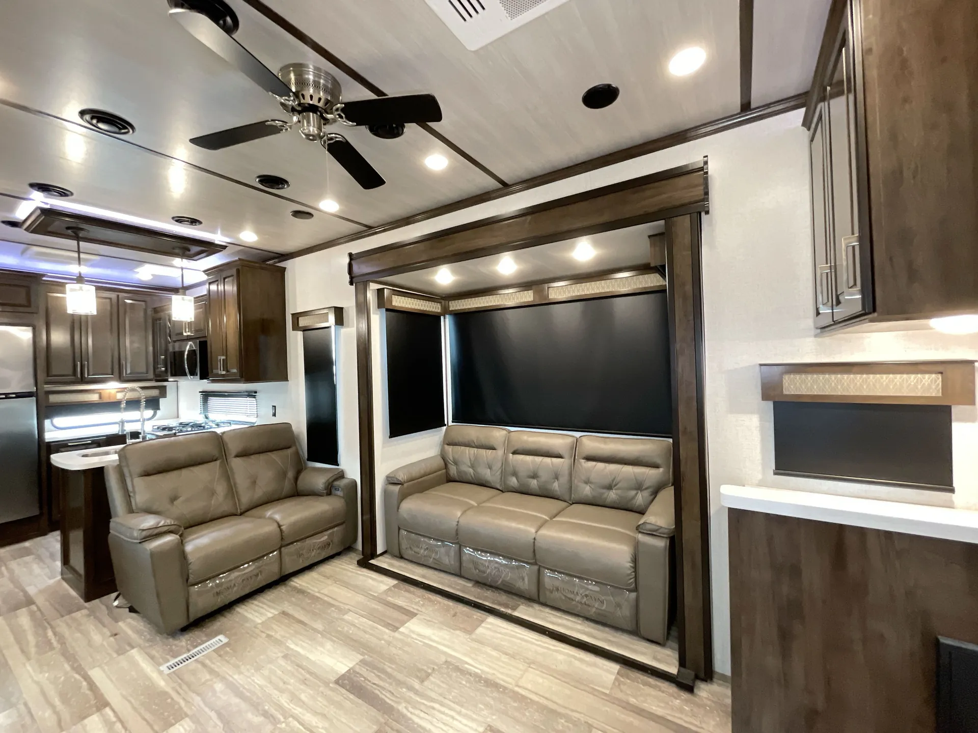 2022 Dutchmen Yukon 399ML dealer photo 2 from Camping World