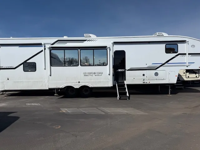 2026 CHEROKEE Arctic Wolf 38DST - Photo 2