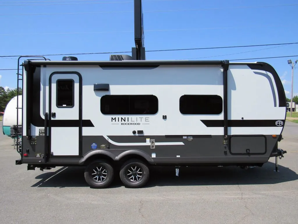 2027 Forest River Rockwood Mini Lite 2109S