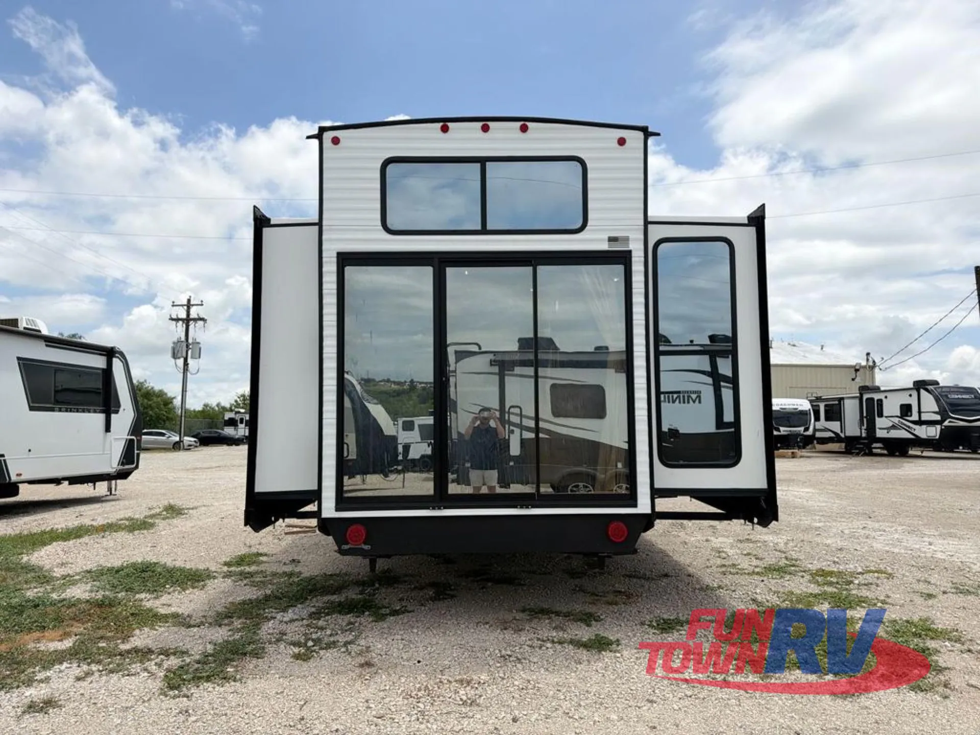 2027 Forest River Cherokee Timberwolf 39JM — Photo 7