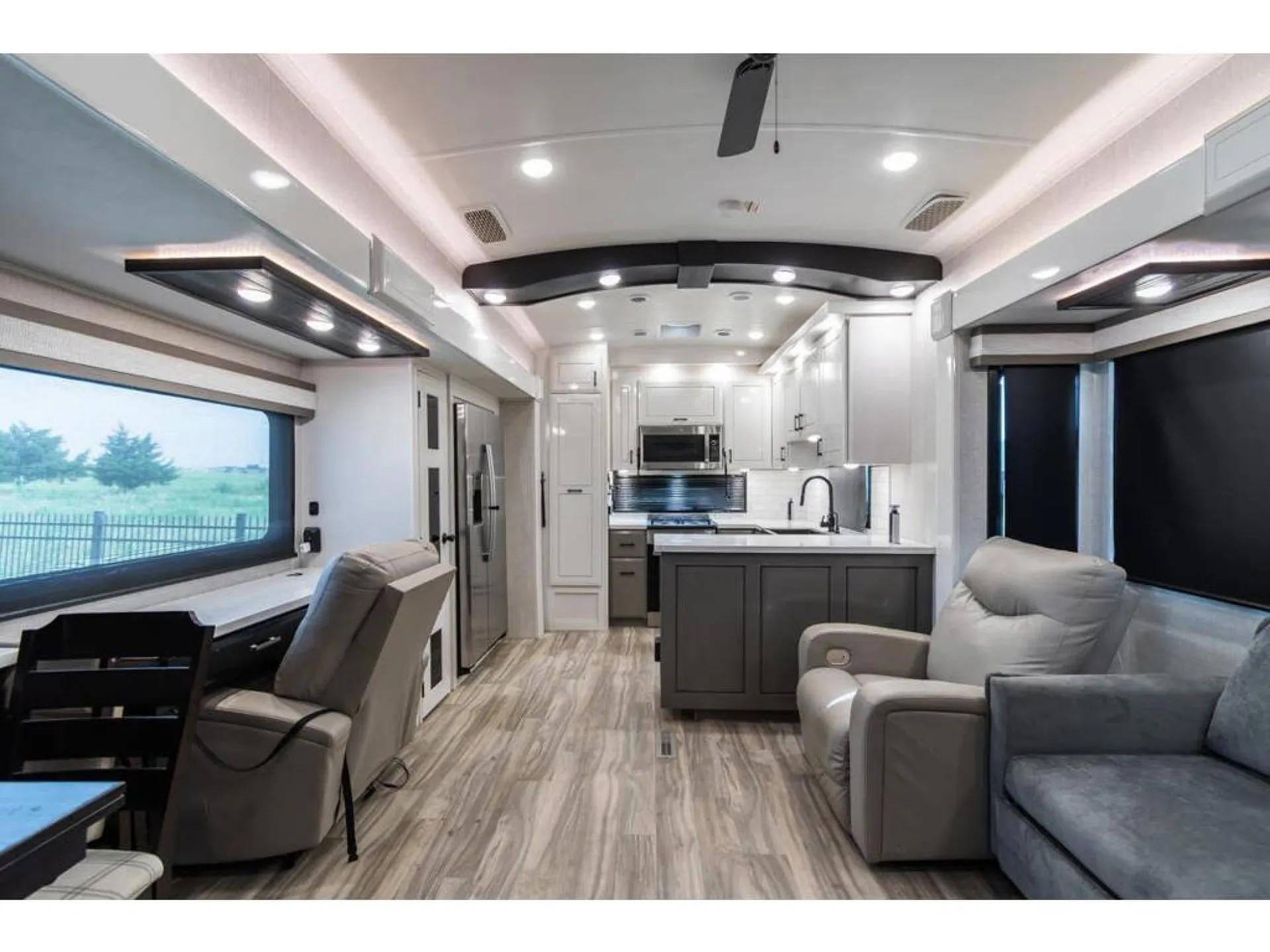 2024 Jayco Pinnacle 38FBRK - Photo 3
