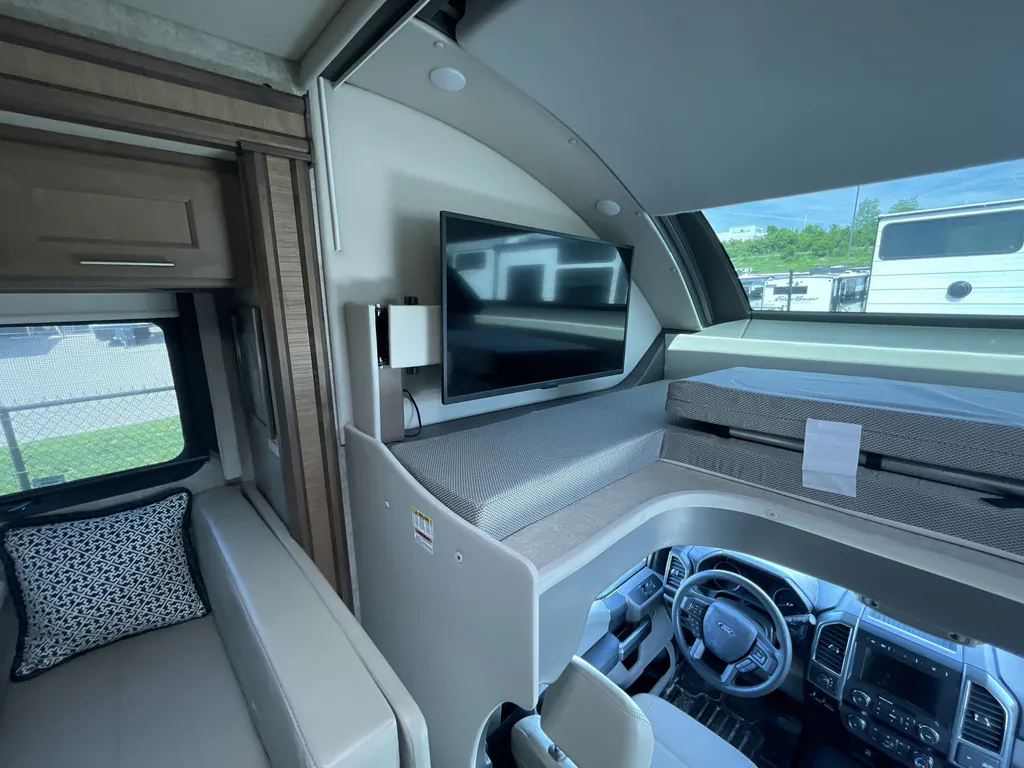 2022 Thor Motor Coach Magnitude RS36, Photos photo 11