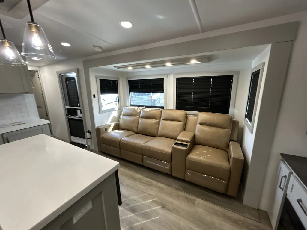 2025 Brinkley Model Z AIR 295, Photos photo 11