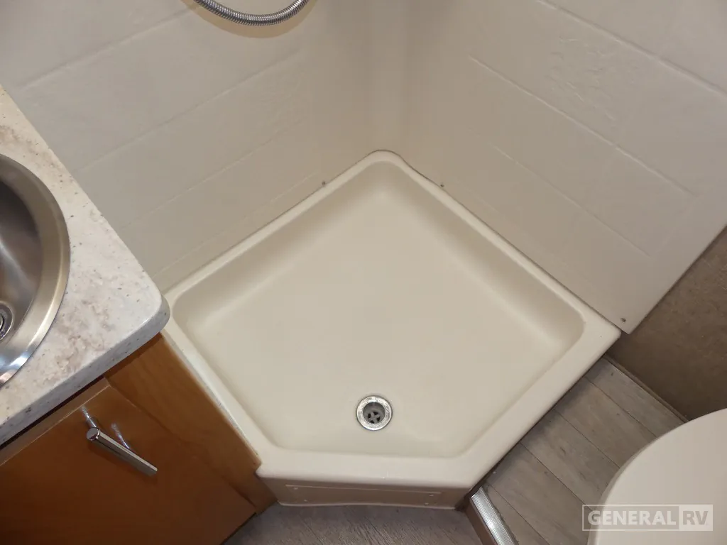 2017 Tiffin Wayfarer 24 QW, Photos photo 25