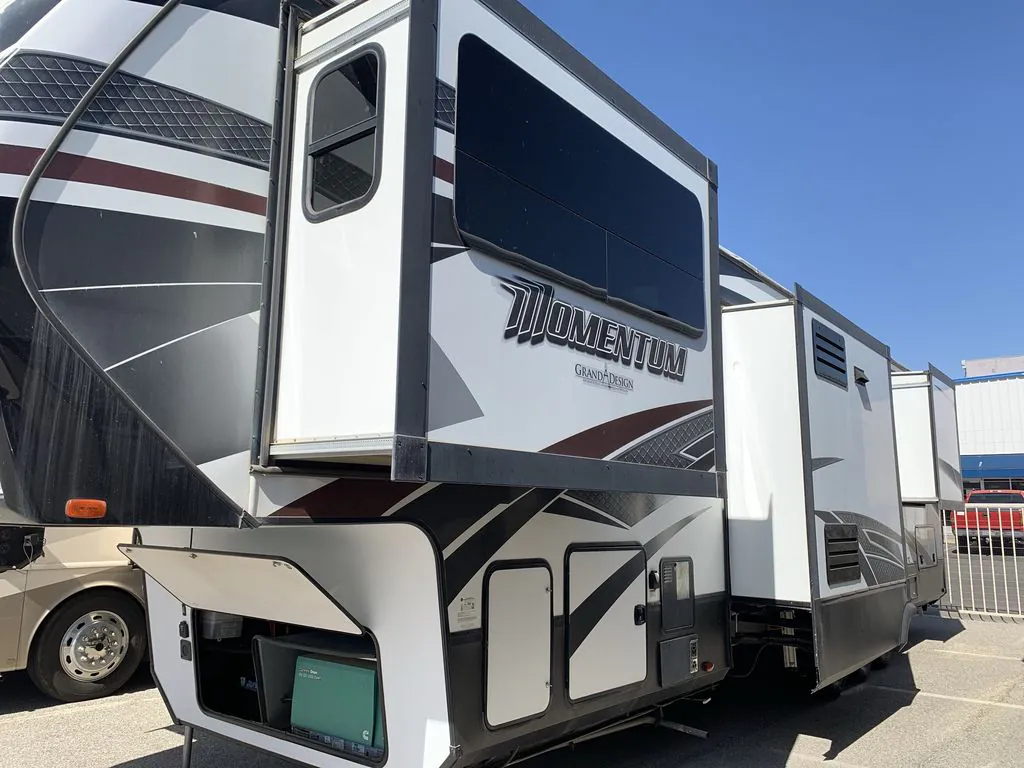 2018 Grand Design Momentum 376TH, Photos photo 3