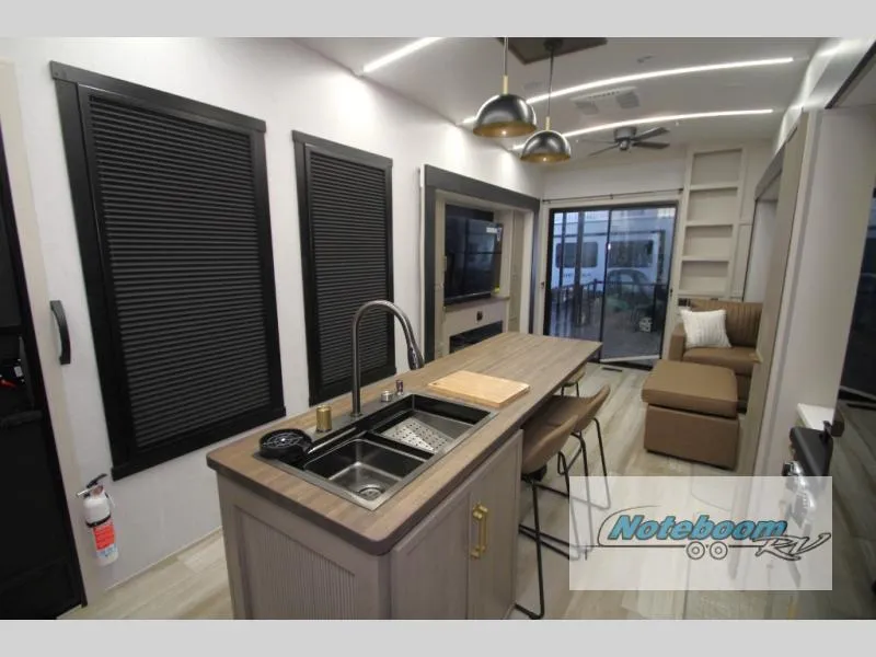 2025 Forest River Wildwood Heritage Glen 38VERANDA - Photo 4