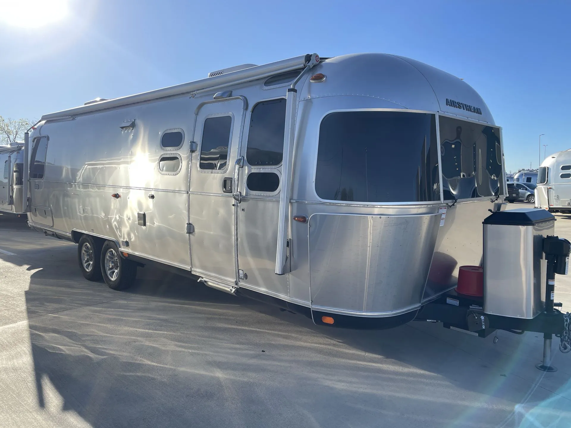 2024 Airstream Classic 30RB Twin - Photo 2
