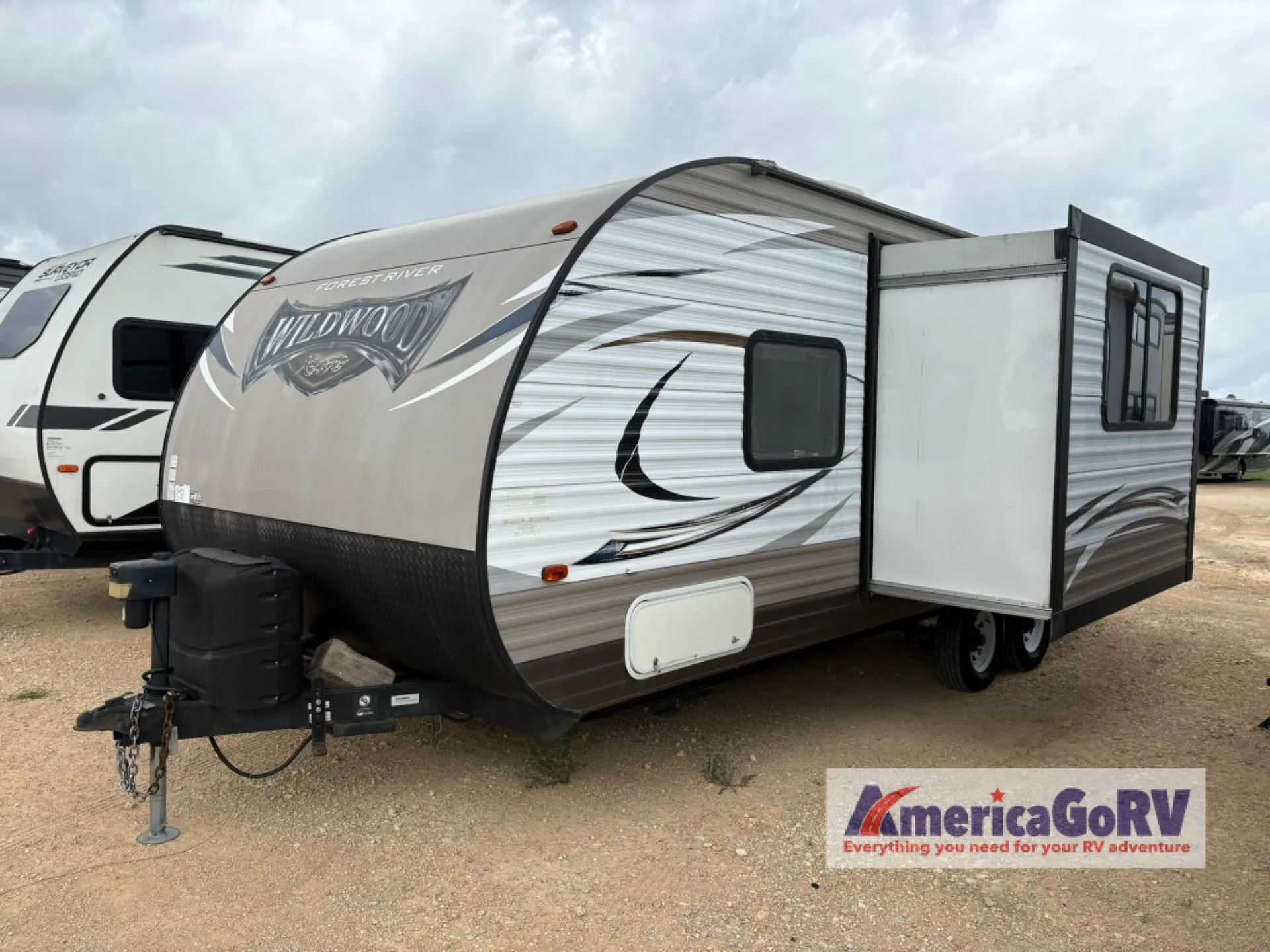 2018 Forest River Wildwood X-Lite 230BHXL — Photo 5