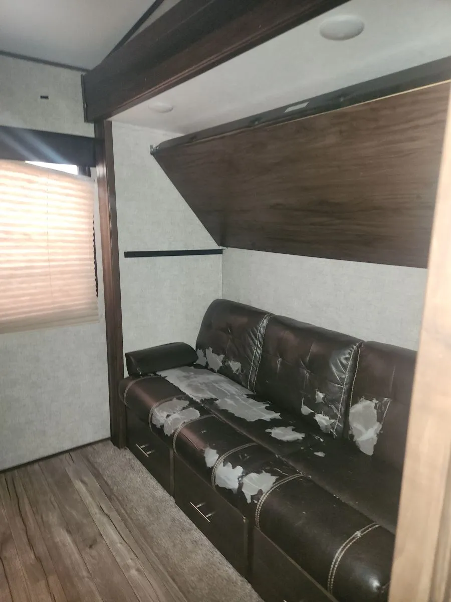 2019 Forest River Cherokee Arctic Wolf 315TBH8, Photos photo 9